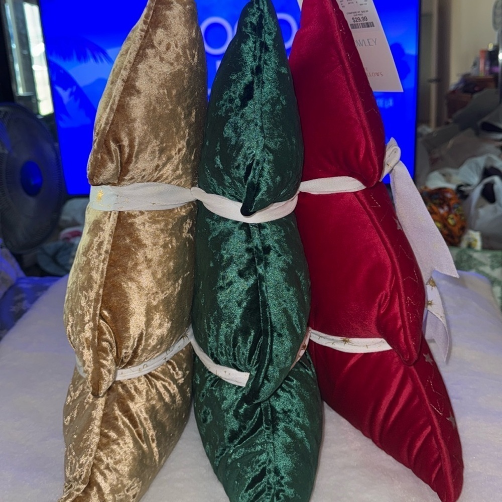 Cynthia Rowley Set of Three velvet Christmas tree Pillows 🎄🎄🎄